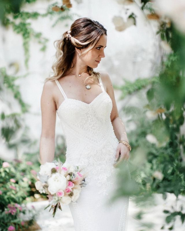 It’s all about flowers 🌸⠀⠀ #bridebouquet #weddingbouquet #weddinginfrance #frenchwedding